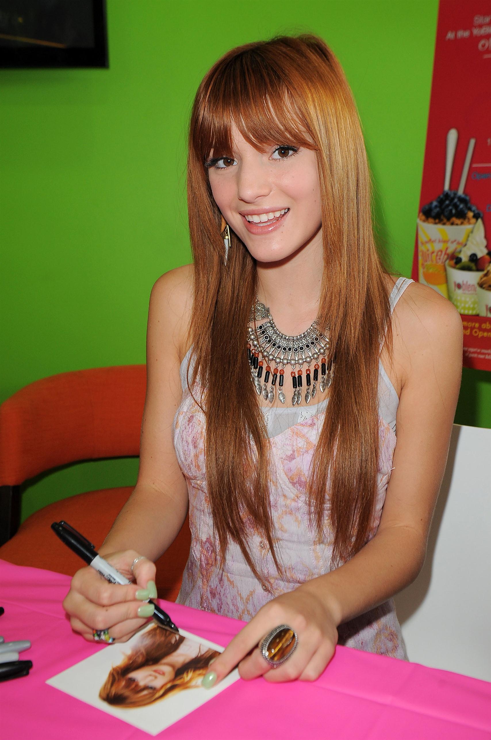 Bella Thorne hosts the Grand Opening of YoBlendz | Picture 66699